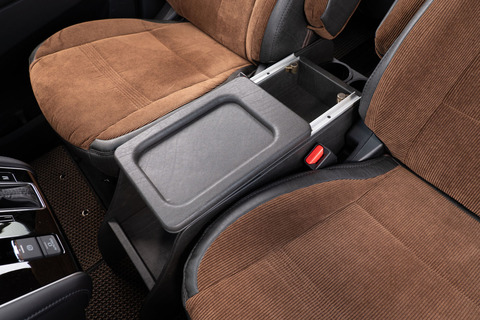 【デリカD5専用】センターコンソール アンティーク　ヴィンテージブラック　装着イメージ