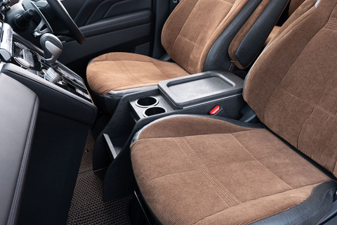 【デリカD5専用】センターコンソール アンティーク　ヴィンテージブラック　装着イメージ