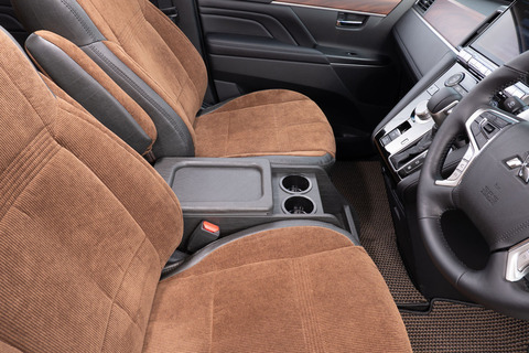 【デリカD5専用】センターコンソール アンティーク　ヴィンテージブラック　装着イメージ