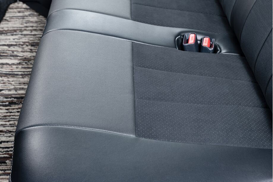 プライムシートカバー  200系ハイエース S-GL フロント3Dバケットタイプ 　後部座席のデザインもクール