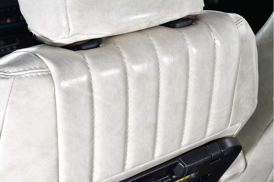 S700ハイゼットカーゴ　 シートカバー  アンティークデザインS　ホワイトスモーク　シート背面