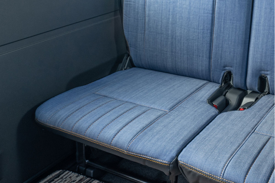 ハイゼットカーゴ デッキバン シートカバー  M.I.C DENIM後部座席座面デザイン詳細