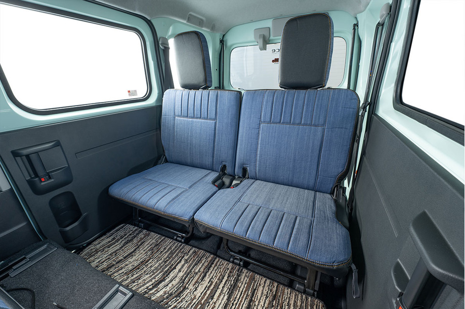 S700ハイゼットカーゴ  シートカバー  M.I.C DENIM後部座席